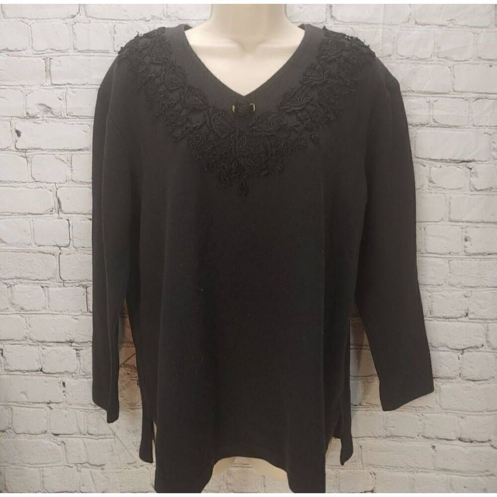 Teddi VINTAGE Women's Size Large Black W/ Embroidered Applique Top.